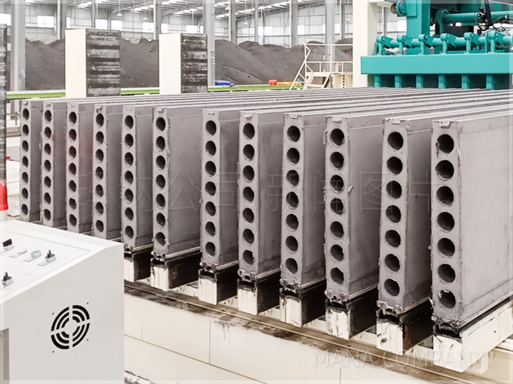 1596422236160330.jpg 改性石膏隔墻板自動生產設備