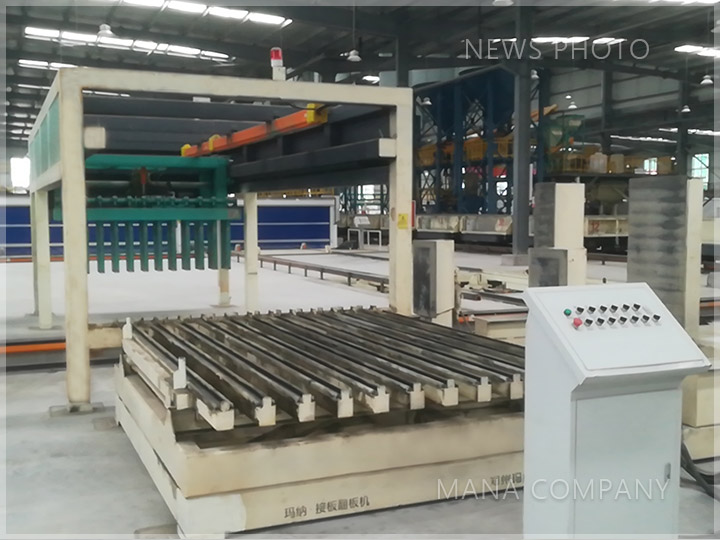 1636709511599395.jpg M03-24型-合板翻板機(jī).jpg